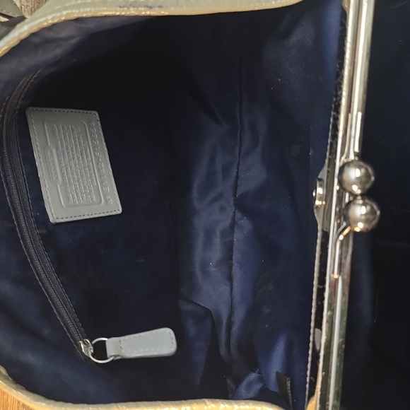 Coach Signature Stitch Framed Carryall With Kisslock Closure - Picture 9 of 10